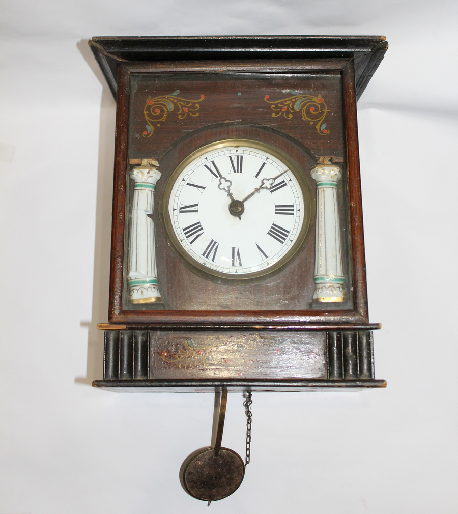 Богато украшенный циферблат старинных ручных часов - векторизованное изображение